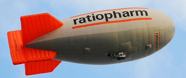 Le Ballon Dirigeable Rigide  Un Voyage au-dessus des Nuages by RatioPharma